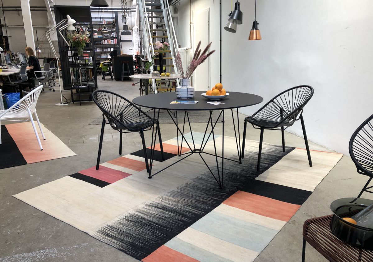 Flachgewebe und Flechtstühle: Gemeinschaftspräsentation in Hamburg