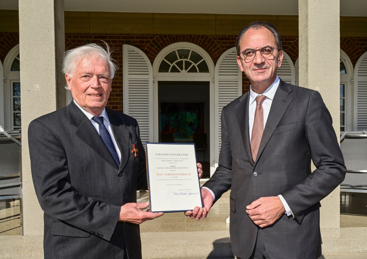 Ehrenpräsident Dr. Loewenstein erhält Bundesverdienstkreuz 1. Klasse