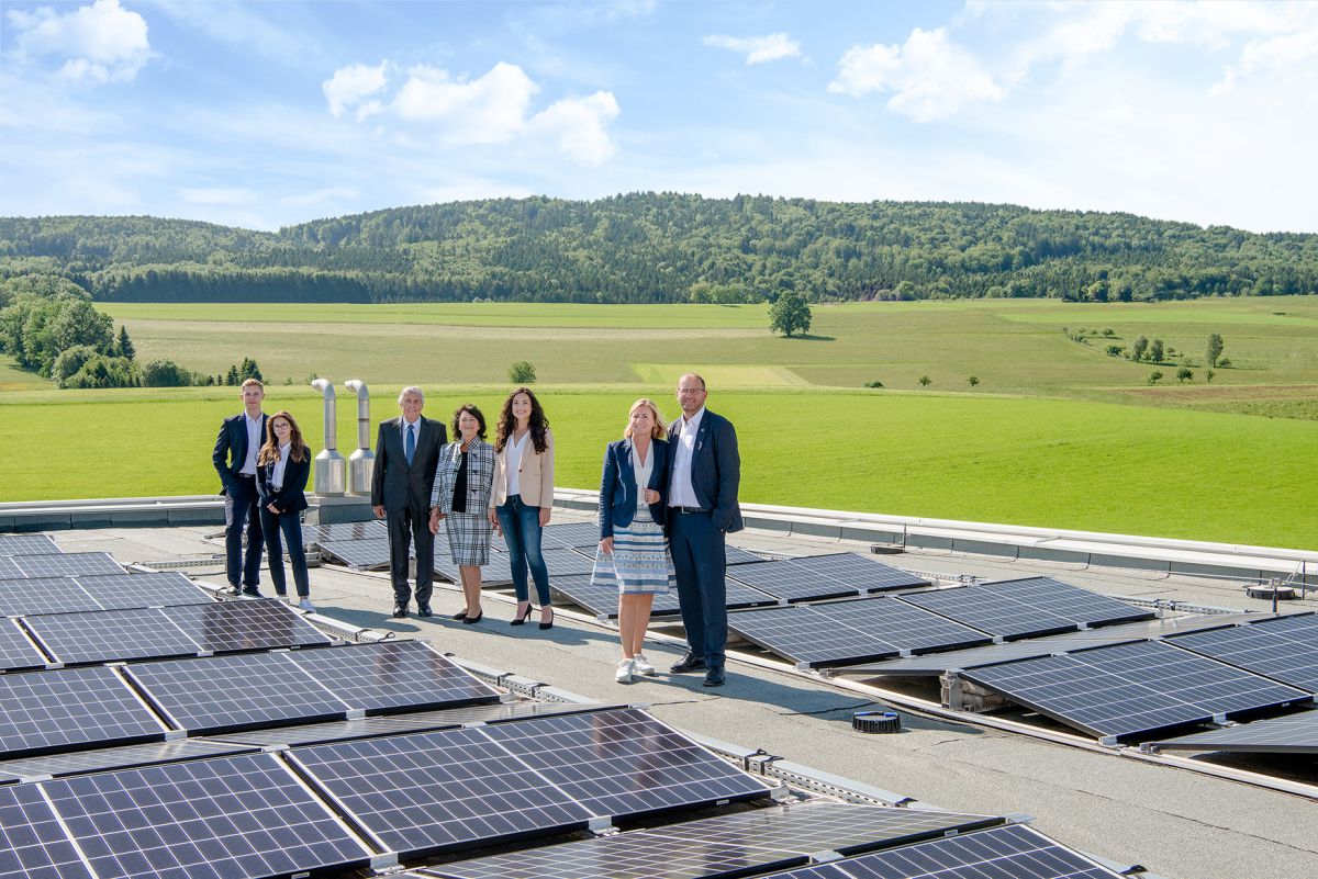 Die Solarpaneele auf den Dachflächen generieren etwas mehr als 1 Mwh pro Jahr.<br> Kapazitäten eines Konzerns, Flexibilität eines kleineren Unternehmens