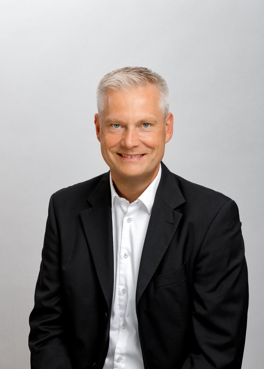 "Die Energiekrise und die damit verbundene, aus unserer Sicht zum Teil sehr unsachliche Kommunikation durch Politik und Medien, hat dazu geführt, dass die Endkunden sehr verunsichert und damit zurückhaltend sind."<br>Ralf Peters, Country Manager D/A/CH/L Grandeco Rückblick 2022 | Ausblick 2023: Zuversicht
