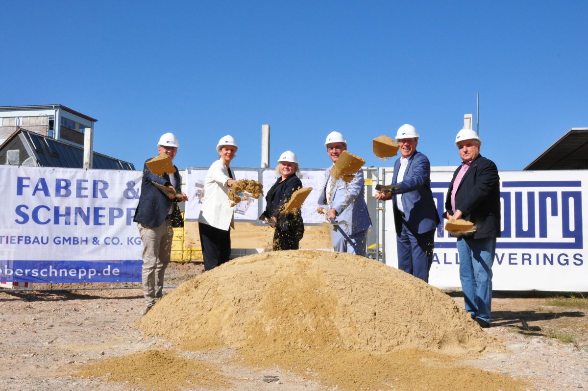 Marburger Tapetenfabrik baut Schlosserei nach Großbrand wieder auf