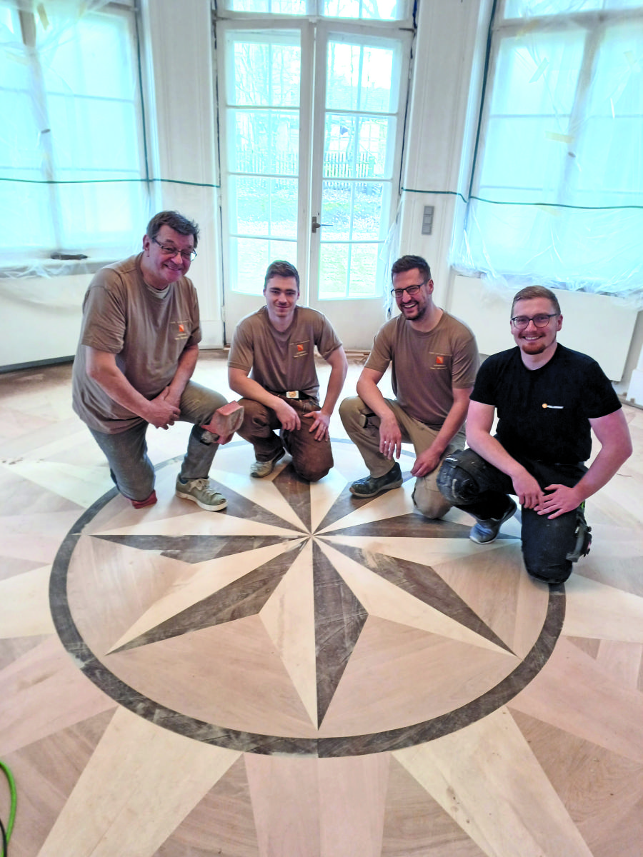 Neue Windrose für alte Villa