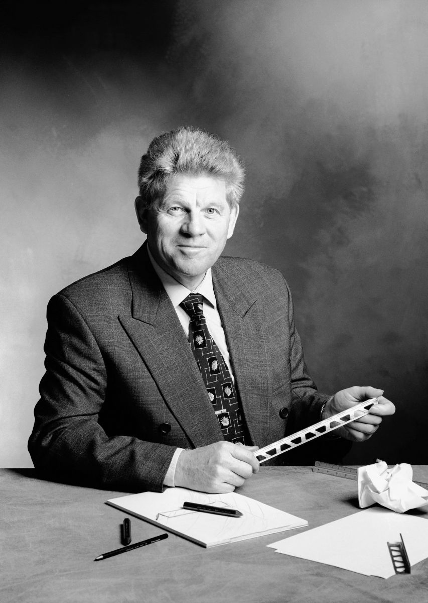 Werner Schlüter, Gründer und Geschäftsführer von Schlüter-Systems, erkannte sehr schnell, dass der Markt nach weiteren Schlüter-Schienen verlangte. 50 Jahre Schlüter-Schiene