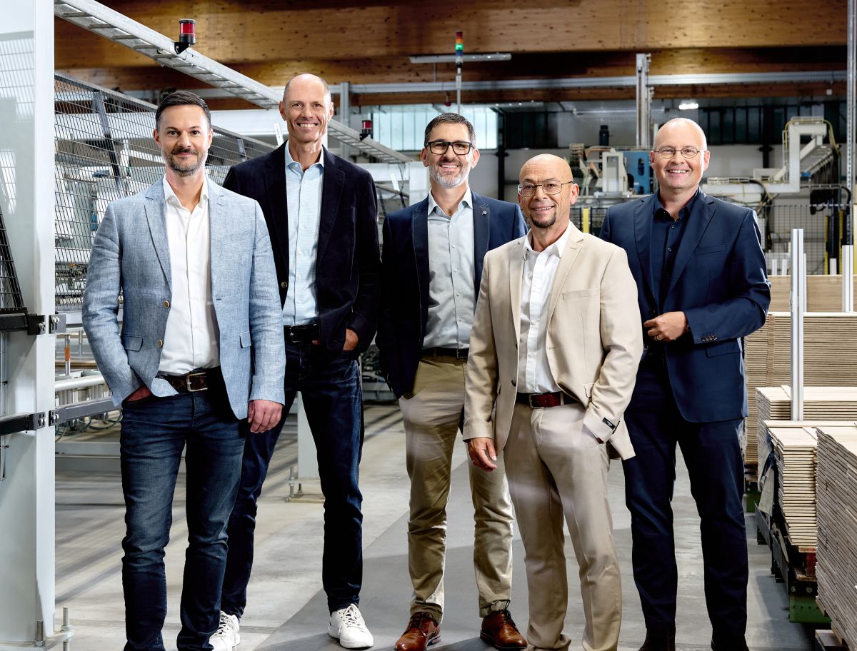 Tilo strukturiert um und gliedert sich in drei Unternehmen