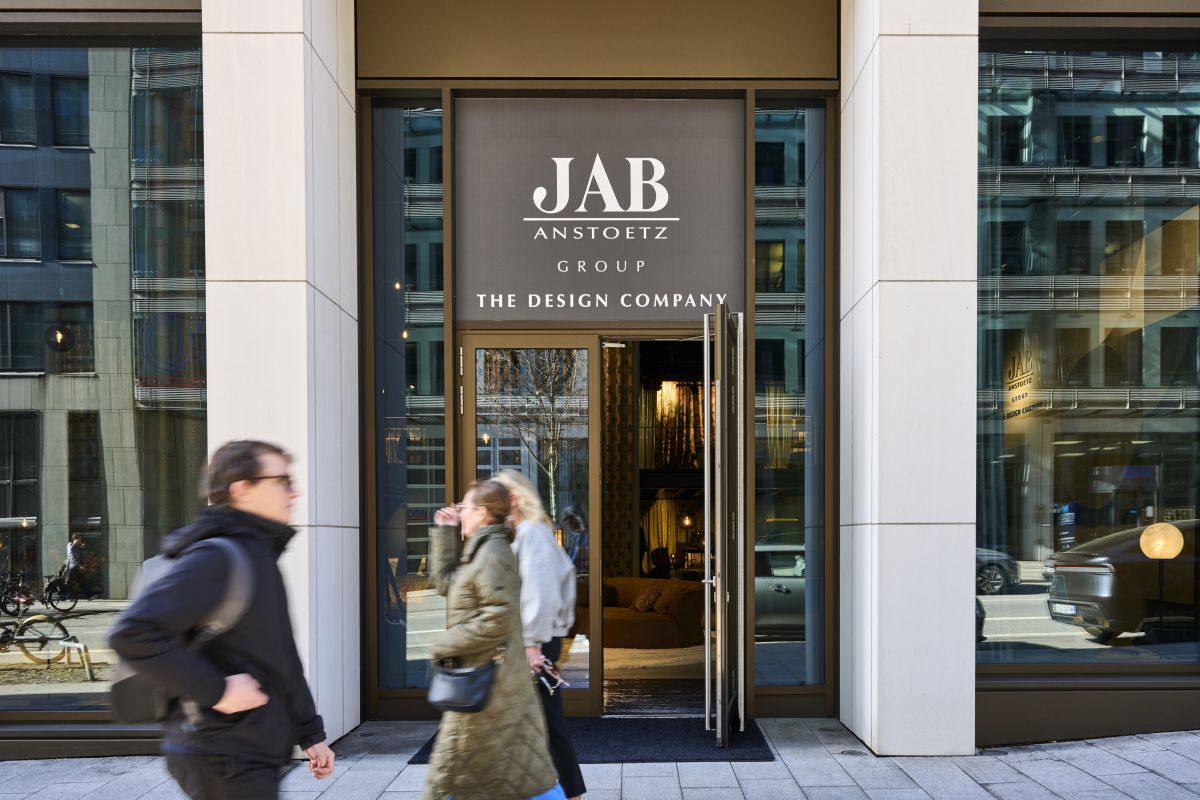 Jab Anstoetz eröffnet Showroom in Hamburg
