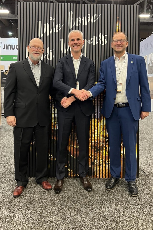 David Pritchard, Marco Seitner und Franz Neuhofer machen mit NSP Panels in den USA gemeinsame Sache. Neuhofer, Selit North America und Pak-Lite gründen Joint Venture