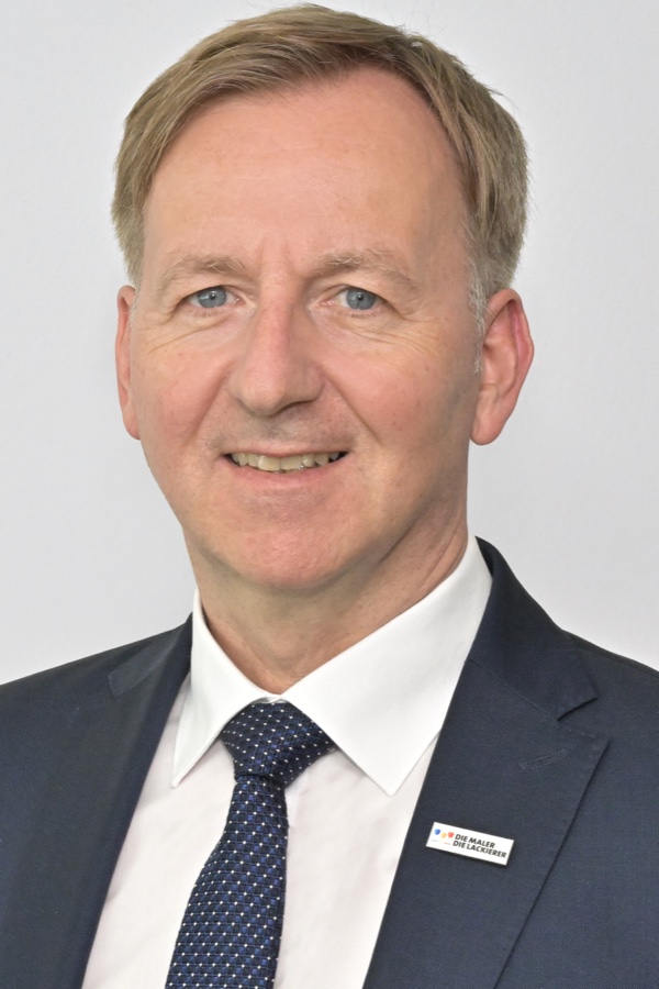 Dr. Philipp Frank Dr. Philipp Frank wird Hauptgeschäftsführer des BV Farbe