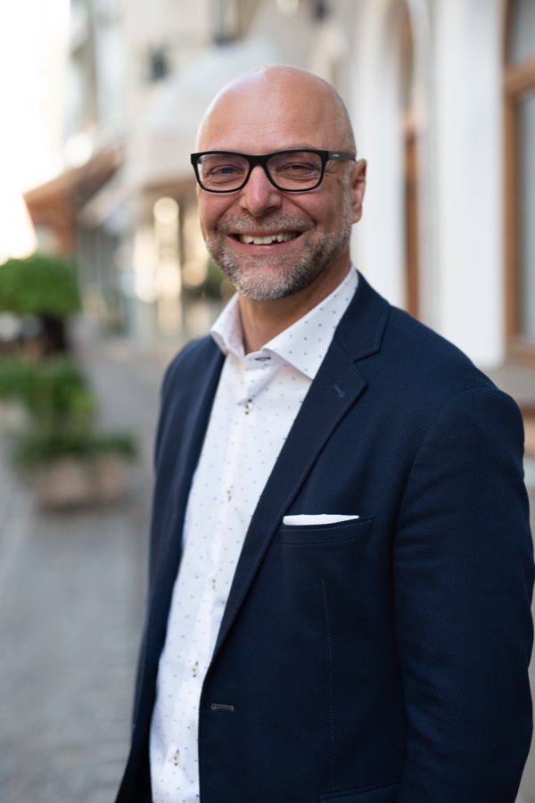NMC: Zwei neue Gesichter im Vertrieb